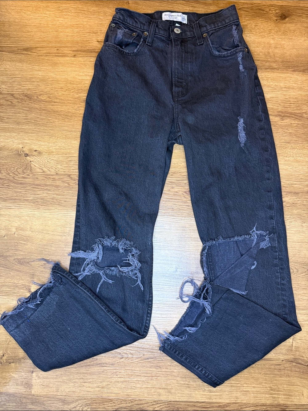 Abercrombie & Fitch Curve Love 90’s Straight Ultra High Rise Ripped 23/000s
